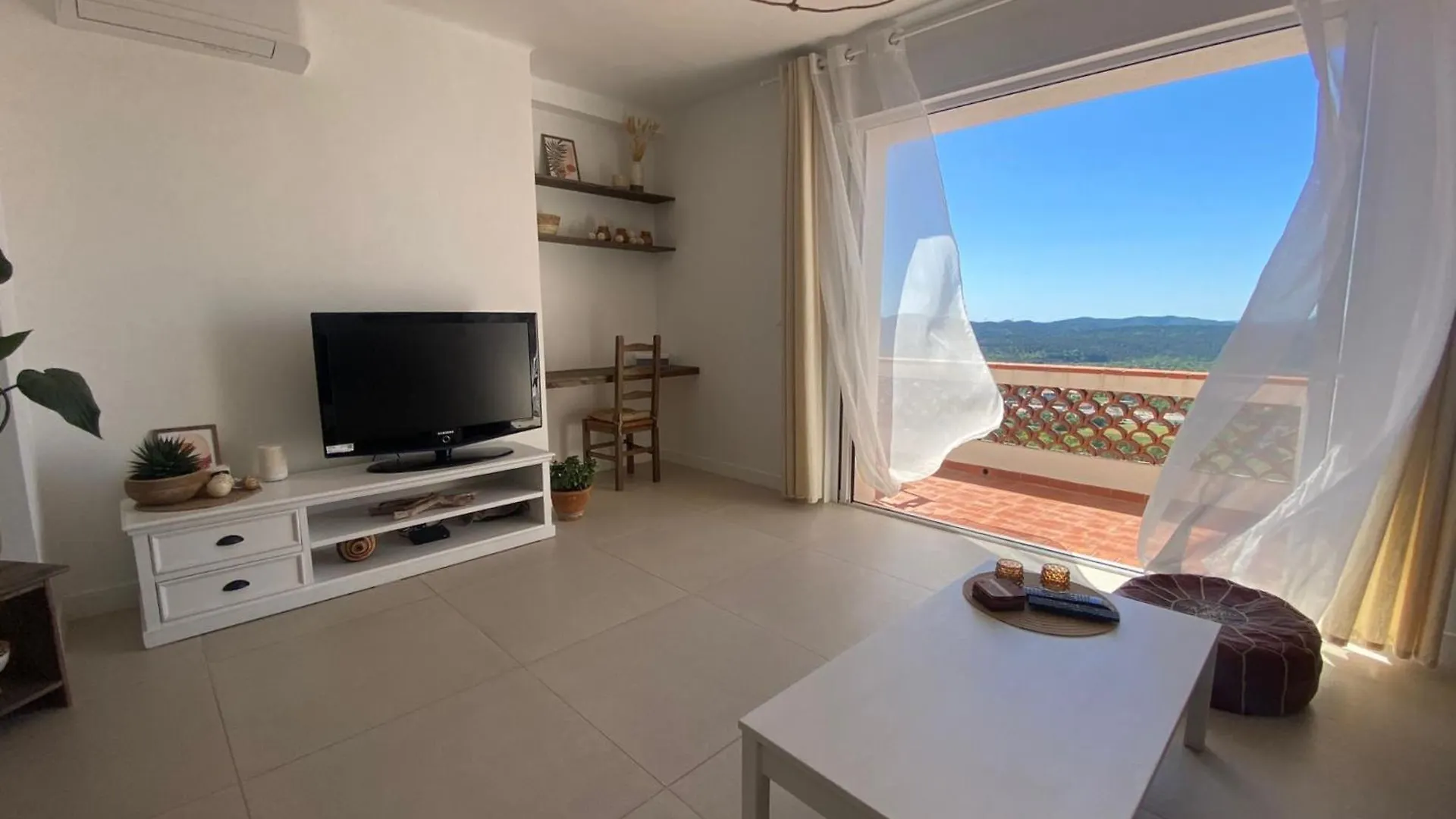 Logement Charmant Avec Vue Magique Montauroux Apartment
